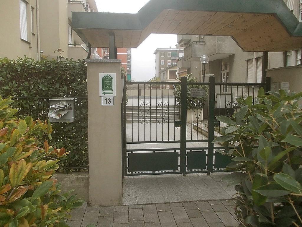 Affittacamere Metro Fiera Pero Exterior foto